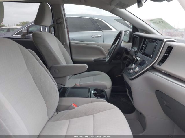 5TDKZ3DC6LS074531 Toyota SIENNA LE