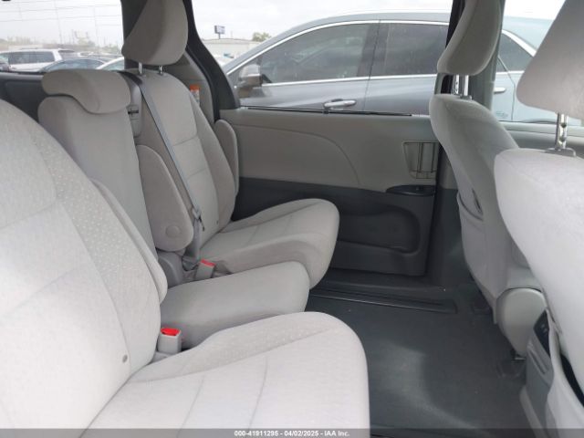 5TDKZ3DC6LS074531 Toyota SIENNA LE