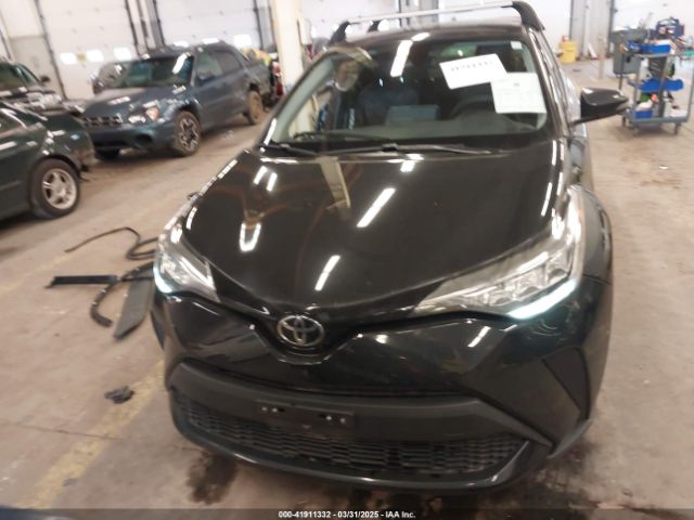 JTNKHMBX0M1120864 Toyota C-HR LE