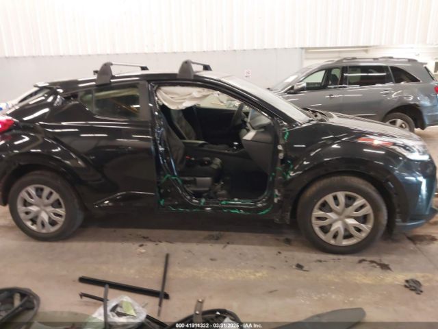 JTNKHMBX0M1120864 Toyota C-HR LE