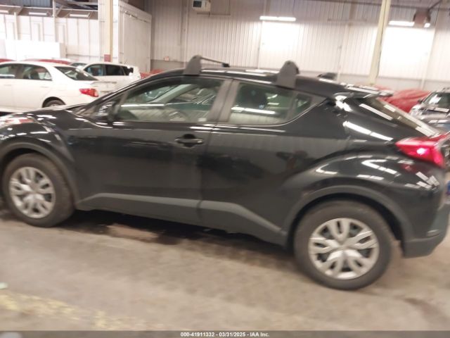 JTNKHMBX0M1120864 Toyota C-HR LE