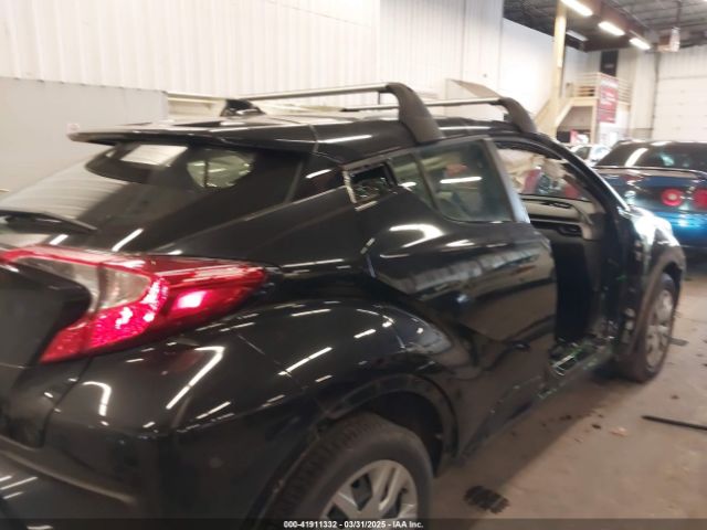 JTNKHMBX0M1120864 Toyota C-HR LE