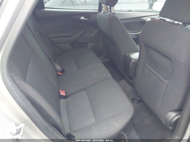 1FADP3K21GL330998 Ford FOCUS SE