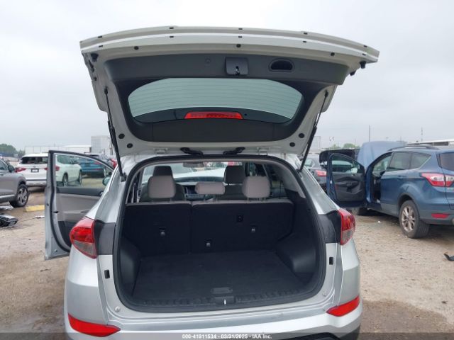 KM8J23A47JU656140 Hyundai TUCSON SE