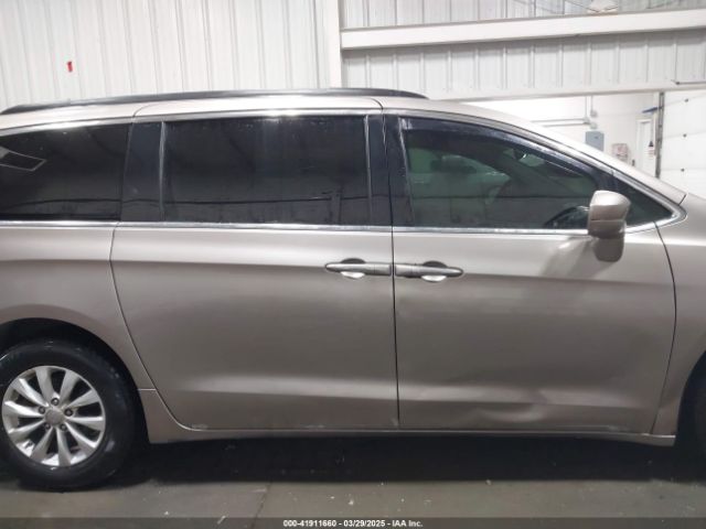 2C4RC1FG1JR278437 Chrysler Pacifica Touring Plus