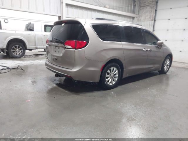 2018 CHRYSLER PACIFICA 2C4RC1FG1JR278437 Photo 3