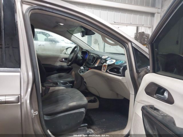 2018 CHRYSLER PACIFICA 2C4RC1FG1JR278437 Photo 4