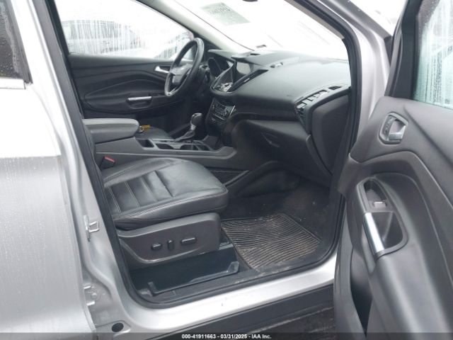 1FMCU9JD0HUA17758 Ford Escape Titanium