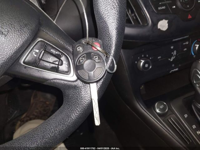 1FADP3K26GL310195 Ford FOCUS SE