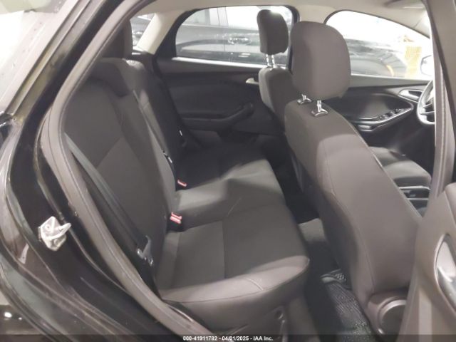1FADP3K26GL310195 Ford FOCUS SE
