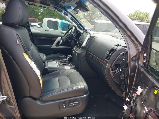 JTMCY7AJ5K4079361 Toyota Land Cruiser V8