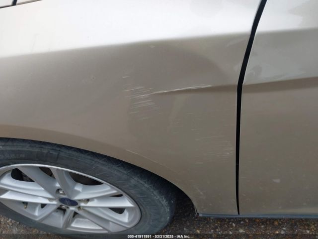 1FADP3F28HL236581 Ford FOCUS SE