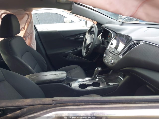 1G1ZD5STXKF143465 Chevrolet MALIBU LT