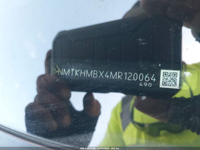 NMTKHMBX4MR120064 Toyota C-HR LE
