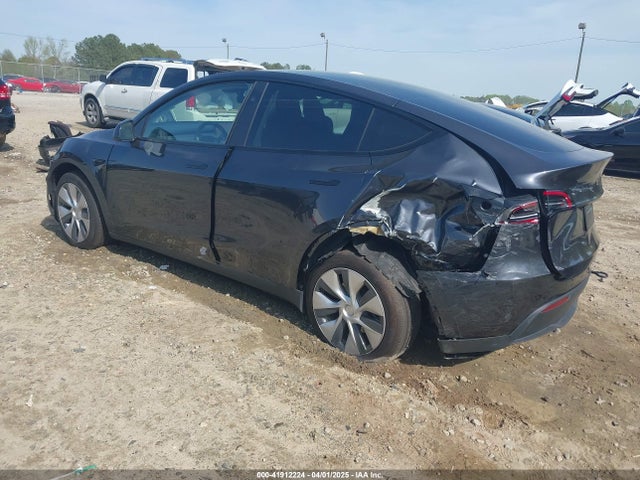 2024 TESLA MODEL Y 7SAYGDEE1RF995867 Photo 2