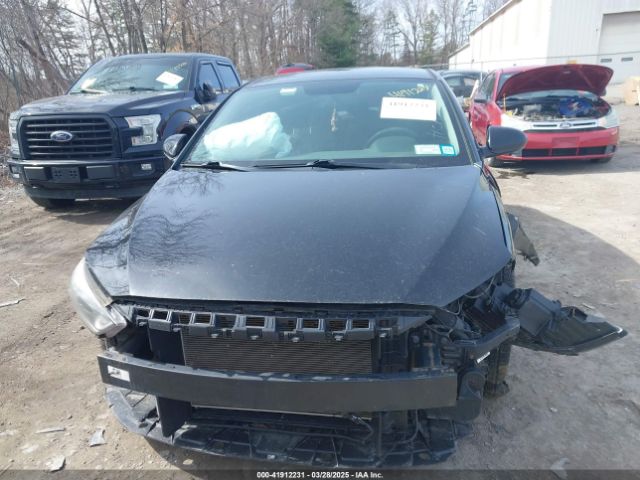 5NPD84LF1JH392279 Hyundai ELANTRA SEL