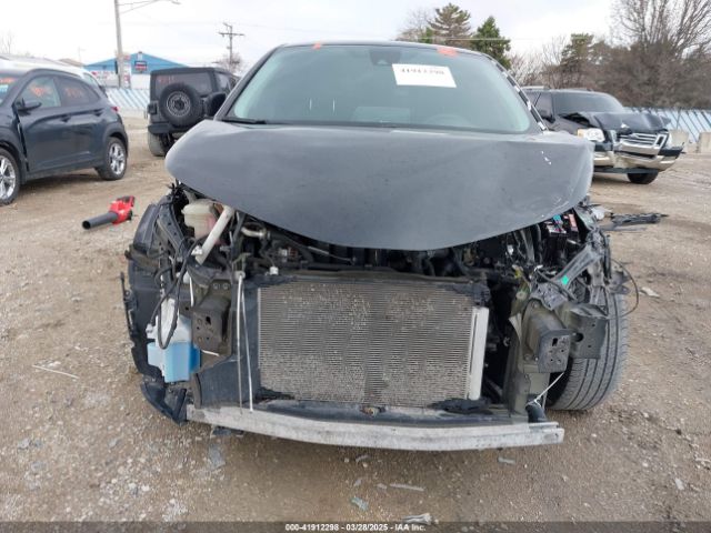 NMTKHMBX6LR117858 Toyota C-HR LE