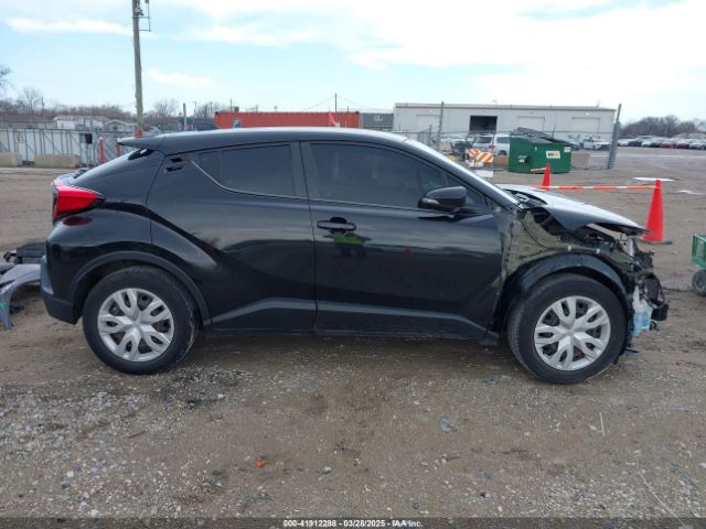 NMTKHMBX6LR117858 Toyota C-HR LE