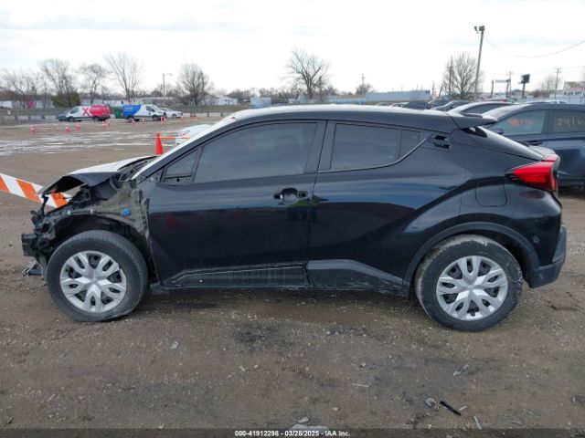 NMTKHMBX6LR117858 Toyota C-HR LE