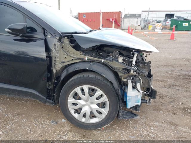 NMTKHMBX6LR117858 Toyota C-HR LE