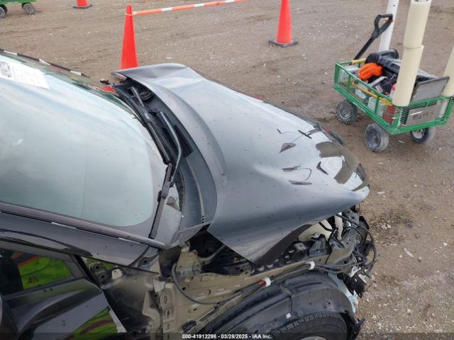 NMTKHMBX6LR117858 Toyota C-HR LE