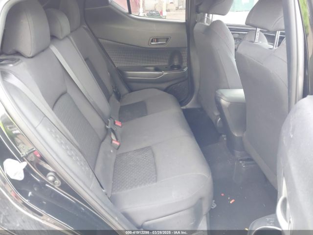 NMTKHMBX6LR117858 Toyota C-HR LE