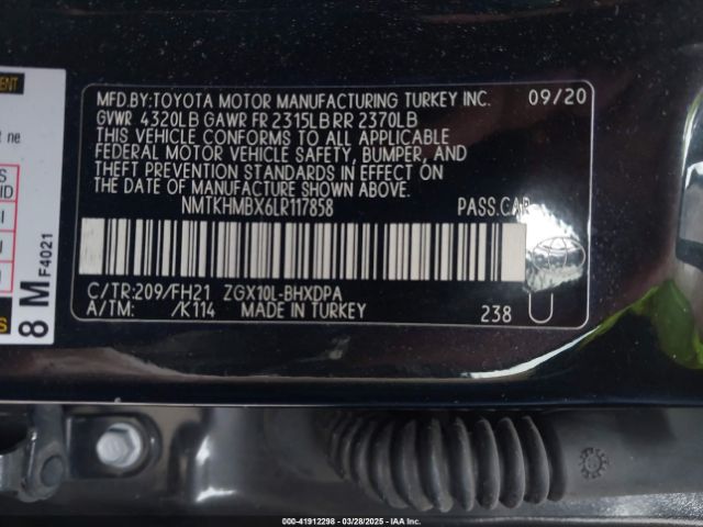 NMTKHMBX6LR117858 Toyota C-HR LE