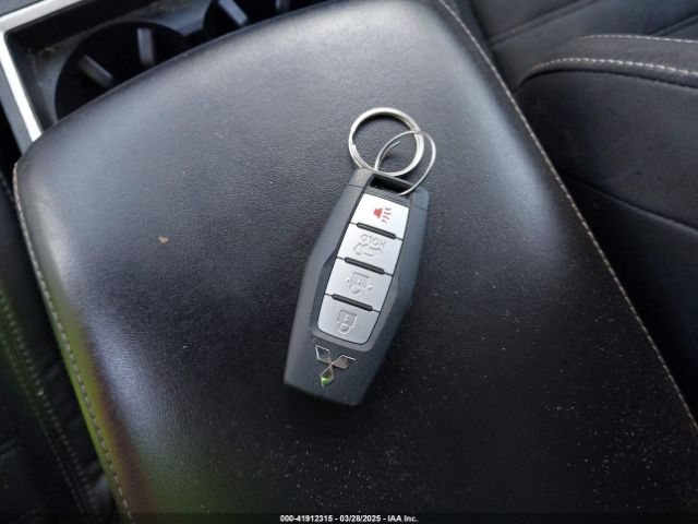 JA4J3UA85NZ035590 Mitsubishi Outlander Se 2.5 2wd