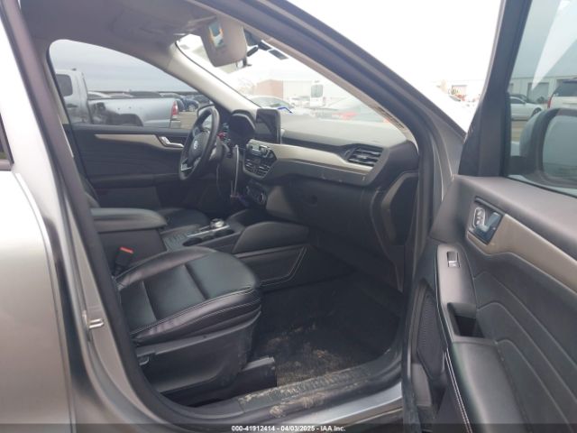 1FMCU0H68NUB12017 Ford ESCAPE SEL
