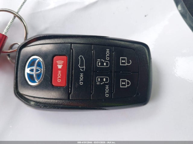 5TDYRKEC8NS126392 Toyota SIENNA XLE