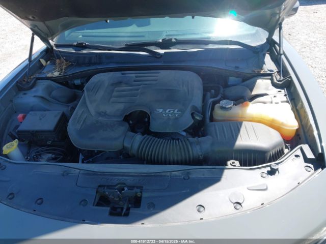 2C3CDXBGXKH636626 Dodge Charger Sxt Rwd