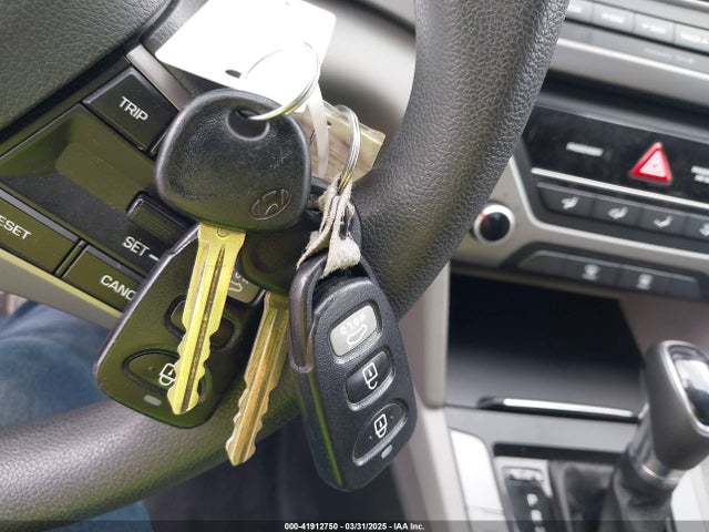 5NPD84LF3HH047183 Hyundai ELANTRA SE