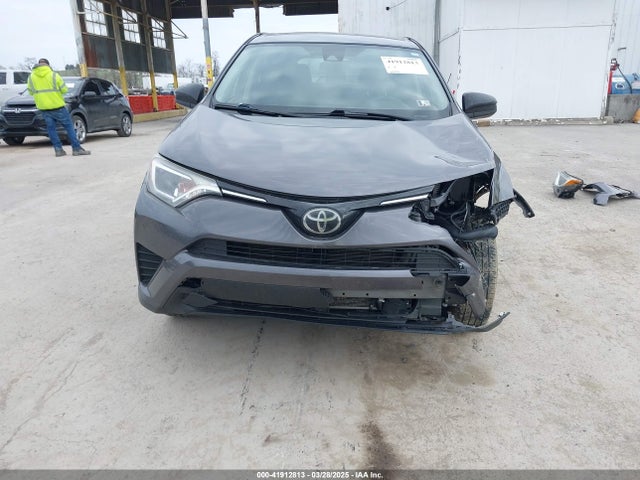 JTMBFREV4JJ742428 Toyota RAV4 LE