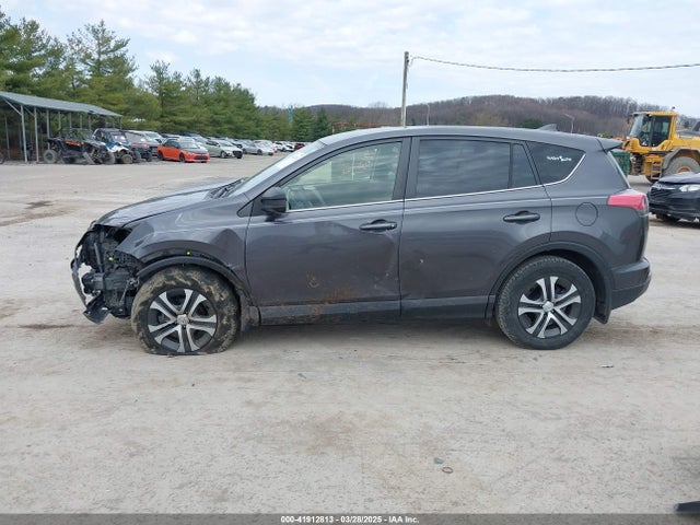 JTMBFREV4JJ742428 Toyota RAV4 LE