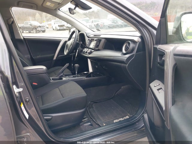 JTMBFREV4JJ742428 Toyota RAV4 LE