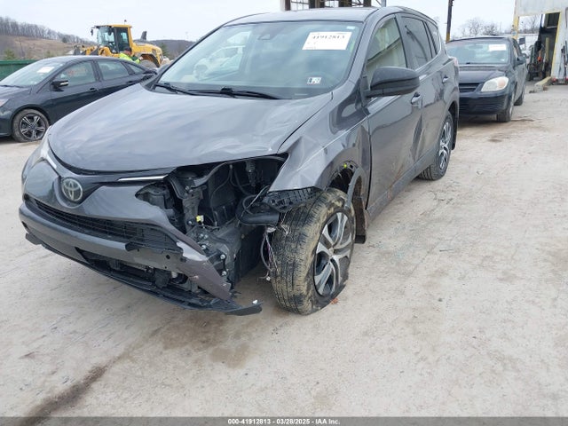 JTMBFREV4JJ742428 Toyota RAV4 LE