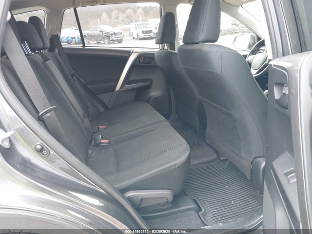 JTMBFREV4JJ742428 Toyota RAV4 LE