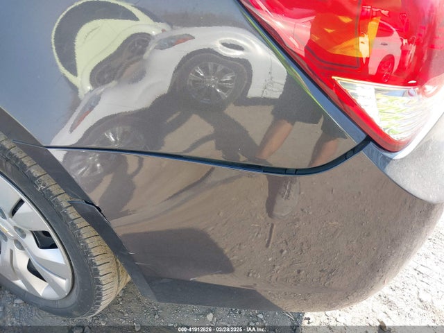 1G1PA5SH2E7478889 Chevrolet Cruze Ls Auto
