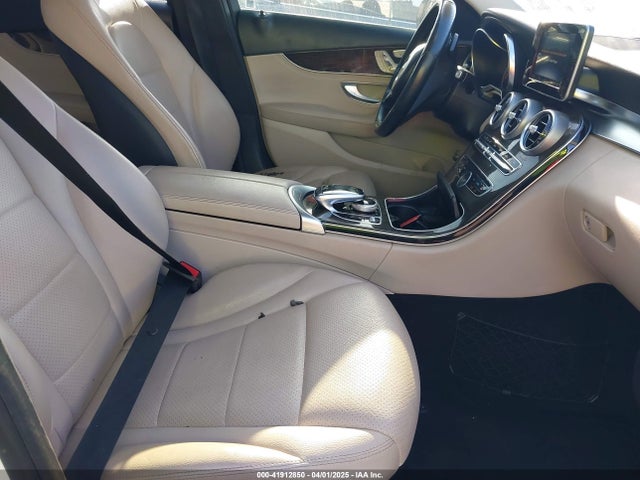 55SWF4KB4FU036068 Mercedes-Benz C 300 4matic/luxury 4matic/sport 4matic