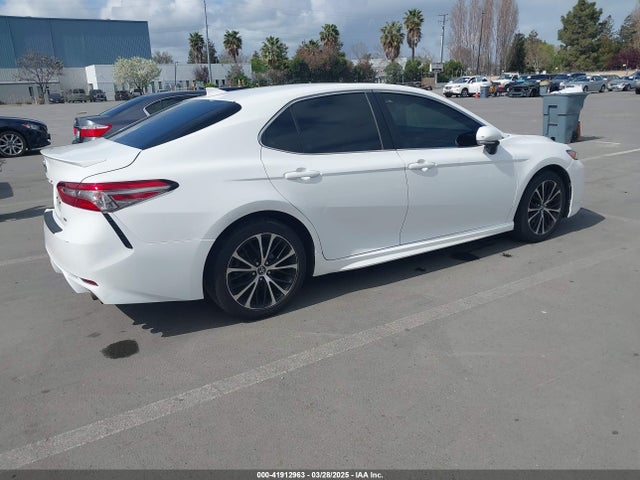 4T1B11HK3JU674425 Toyota CAMRY SE