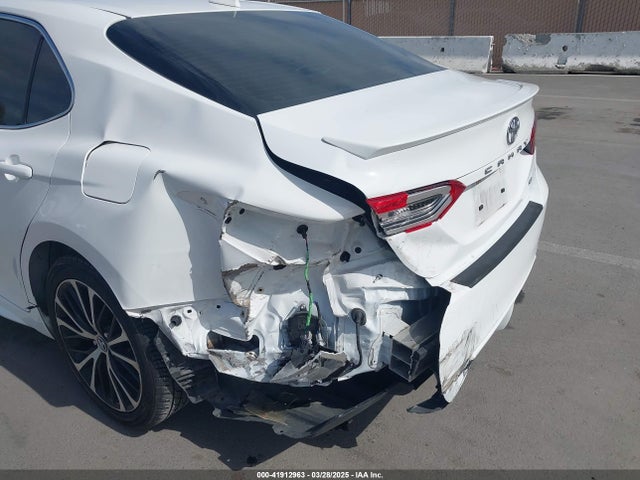 4T1B11HK3JU674425 Toyota CAMRY SE