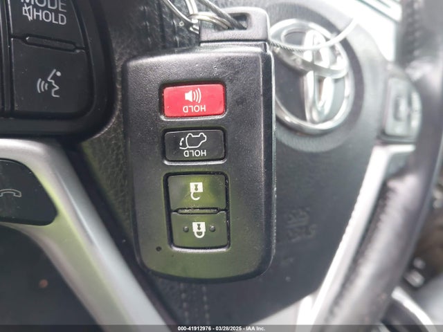 5TDKZRFH3HS523795 Toyota Highlander Xle
