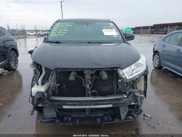 5TDKZRFH3HS523795 Toyota Highlander Xle