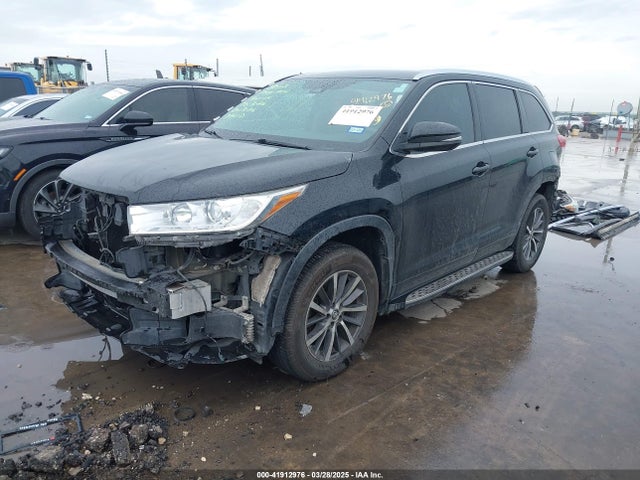 5TDKZRFH3HS523795 Toyota Highlander Xle