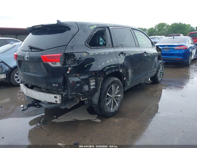 5TDKZRFH3HS523795 Toyota Highlander Xle
