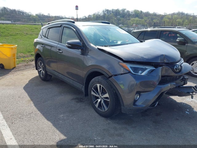Toyota Rav4 Xle 2017 JTMRFREV1HJ704437 Image 1