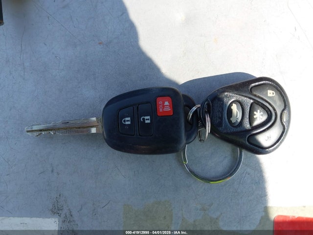 Toyota Rav4 Xle 2017 JTMRFREV1HJ704437 Image 11