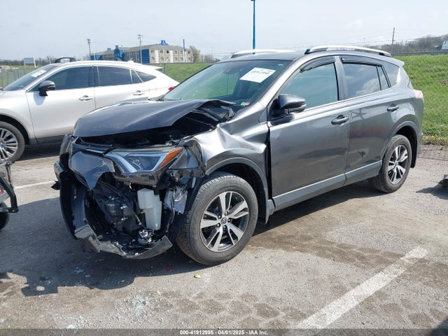 Toyota Rav4 Xle 2017 JTMRFREV1HJ704437 Image 2