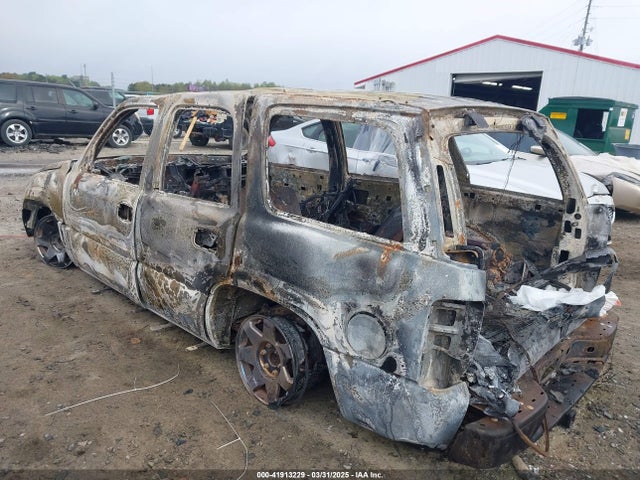 2005 CADILLAC ESCALADE 1GYEC63N45R217863 Photo 2