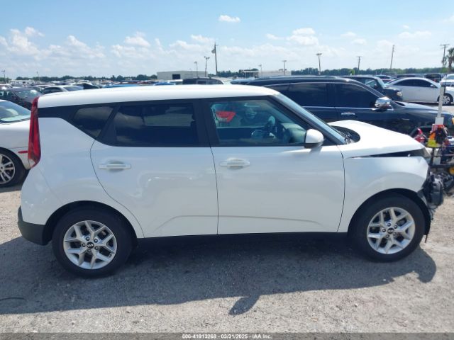 KNDJ23AU2M7774376 KIA SOUL S